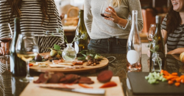  Top  10+ reguli de eticheta de respectat cand esti invitat la o cina