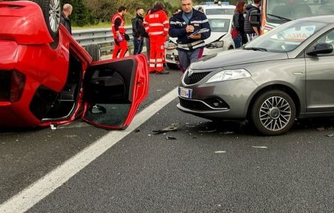 Accident in lant pe centura municipiului Focsani, soldat cu un mort si 5 raniti