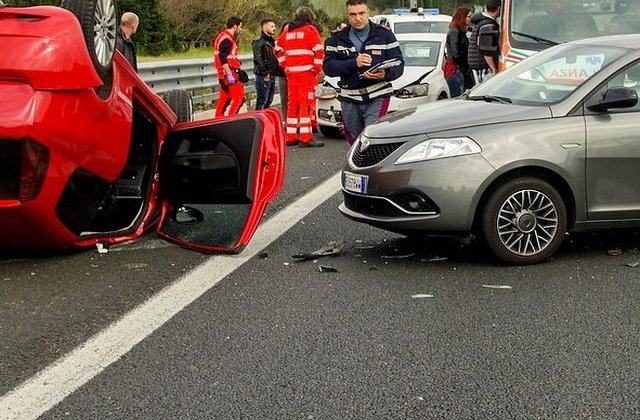 Accident in lant pe centura municipiului Focsani, soldat cu un mort si 5 raniti