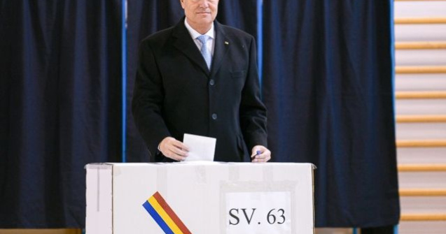 Iohannis: Astazi este ziua campionilor cu stampila "Votat" in mana
