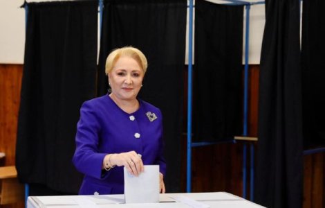 Viorica Dancila, dupa ce a votat: Cine se scoala de dimineata, ajunge departe, nu?