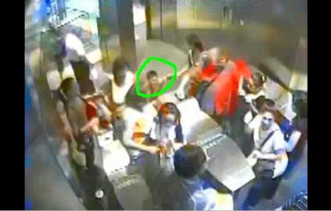 VIDEO: Roman ucis sub privirile indiferente ale italienilor