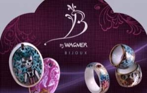 Bijuerii unicat, pictate pe portelanuri fine