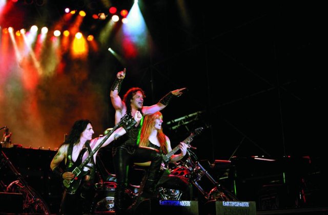 VIDEO: Manowar canta in romana