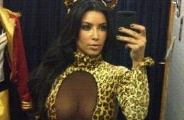 [FOTO] Kim Kardashian in costumul de Halloween. Ce URECHI mari are!