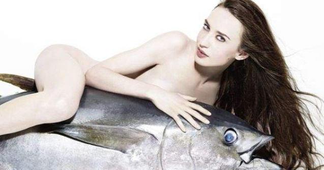  Foto  Fata lui Mick Jagger, goala... si calare pe un peste