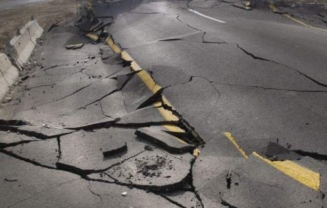 Cutremur cu magnitudinea 6,4 grade in Albania. Cel putin 13 morti si cladiri prabusite
