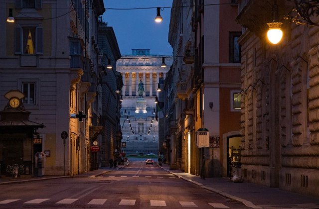 Doua strazi din Roma, vandalizate. Primar: "Un fapt rusinos. Vom curata imediat"