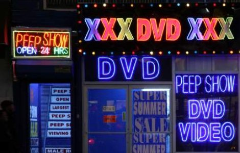 A anulat nunta, dupa ce-a aflat ca logodnicul juca in filme porno