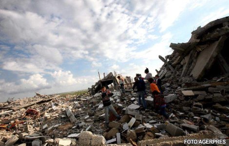 Criza economica ii obliga pe romii din Italia sa iasa la cersit