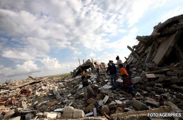 Criza economica ii obliga pe romii din Italia sa iasa la cersit