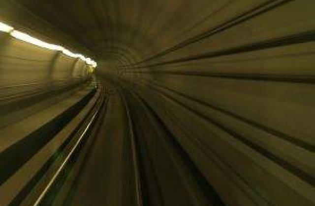 [UPDATE] O femeie s-a aruncat in fata metroului la statia Dristor 1