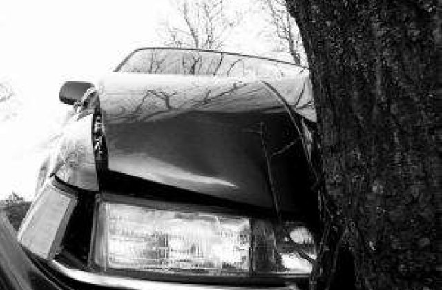 Trafic ingreunat pe DN1, dupa ce un tir incarcat cu fier s-a rasturnat pe sosea