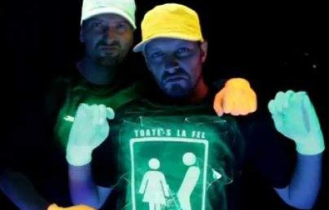 Parazitii cenzurati: Melodia "Toate-s la fel" poate fi difuzata doar dupa ora 23.00