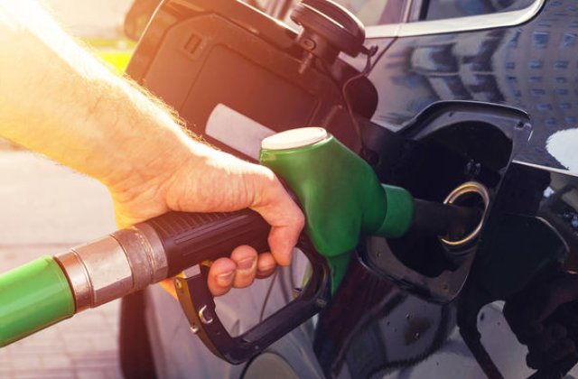 Supraaciza la carburanti va fi eliminata: preturile ar trebui sa scada cu circa 0.3 lei pe litru