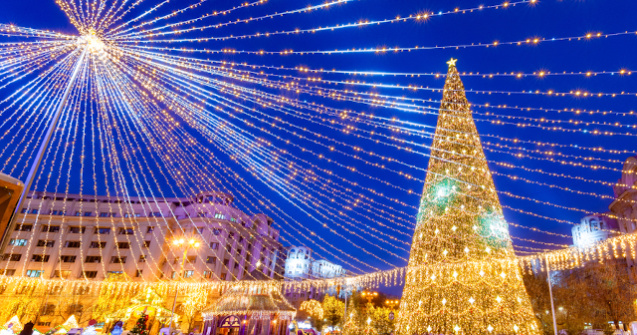 Targul de Craciun va fi inaugurat joi, in Piata Constitutiei din Capitala. Peste 10 milioane de beculete vor fi aprinse