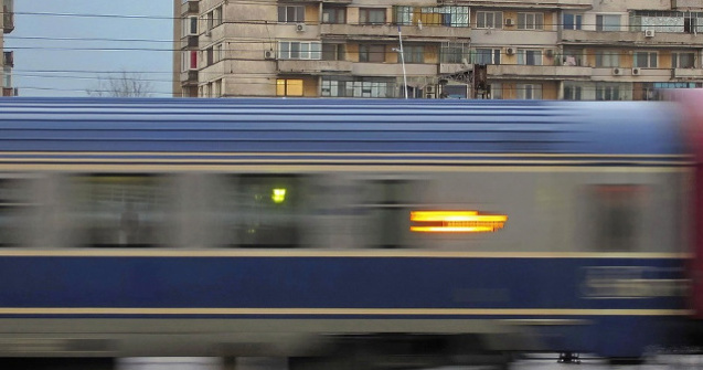 Tanara de 20 de ani din Galati, ranita grav dupa ce a sarit dintr-un tren in miscare