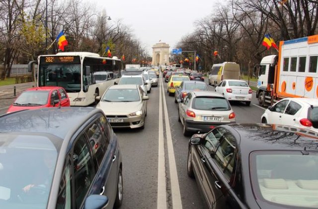 Studiu: 69% dintre soferii romani admit ca depasesc viteza legala cu buna stiinta: aproape jumatate dintre ei parcheaza masina in locuri interzise