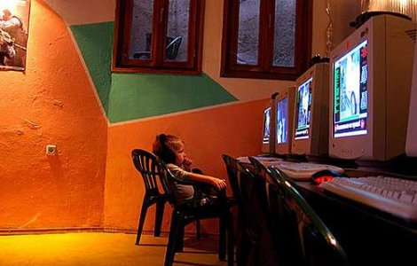 Studiu: 40% dintre copiii din Suedia folosesc Internetul