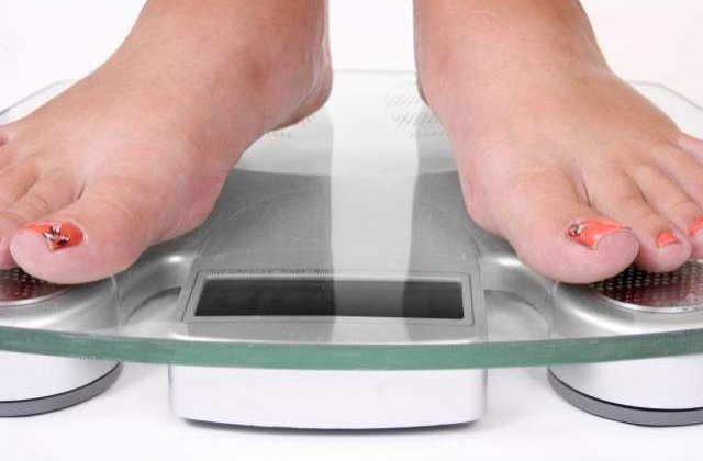 Obezitate prin publicitate: Sapte trucuri de marketing care te ingrasa!