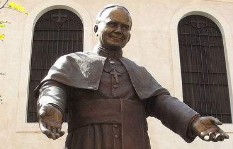 Procesiune in Capitala cu relicva Papei Ioan Paul al II-lea