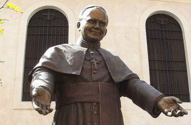 Procesiune in Capitala cu relicva Papei Ioan Paul al II-lea