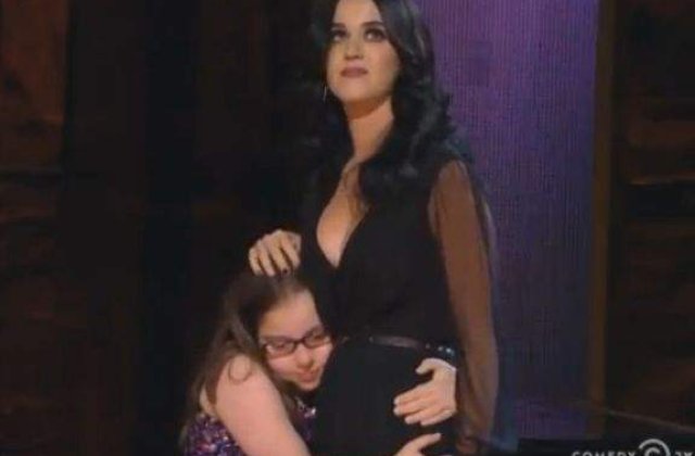 [VIDEO] Katy Perry in duet cu o fetita autista