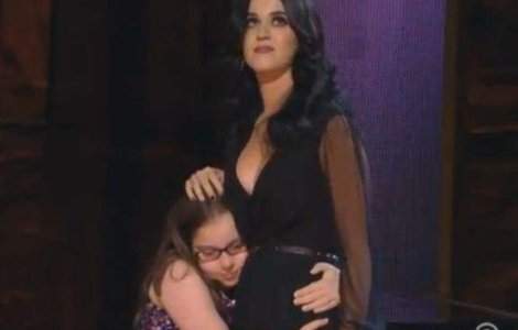  Video  Katy Perry in duet cu o fetita autista
