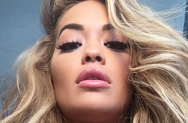 Rita Ora se implica in constructia unei case pentru o familie afectata de cutremurul din Albania