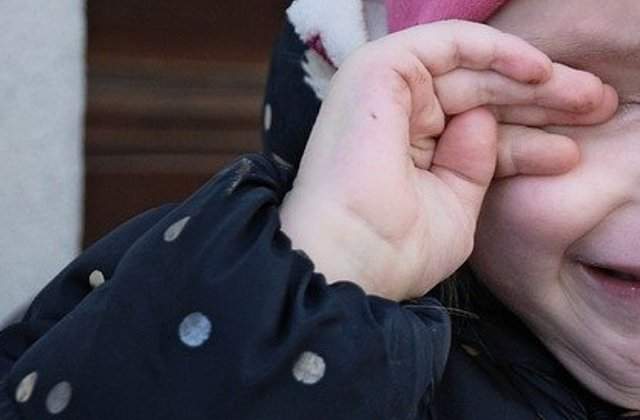Fetita de 5 ani, batuta de mama sa cu o coada de matura, preluata de DGASPC