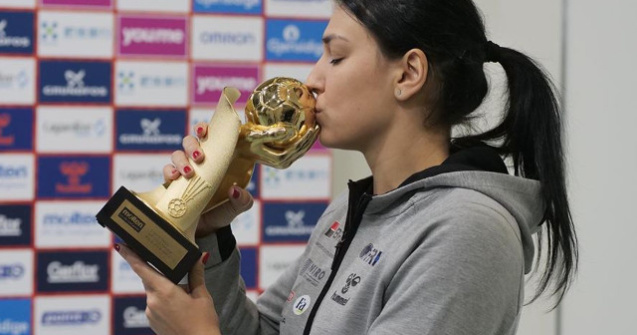 Cristina Neagu a primit trofeul de cea mai buna jucatoare a lumii