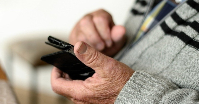 Pensionar, retinut dupa ce a sunat de circa 24.000 de ori la serviciul