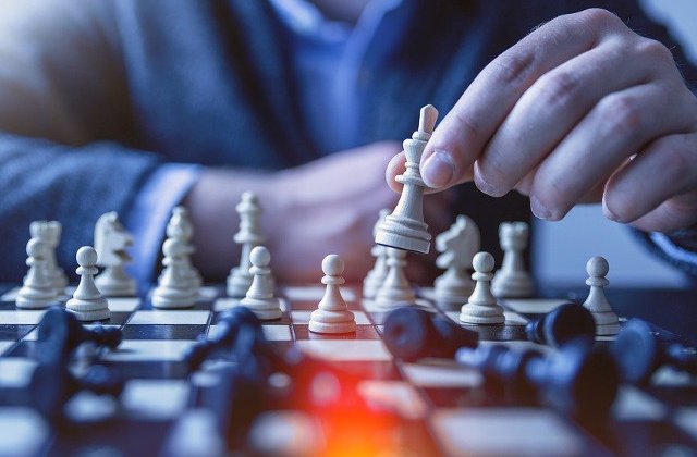 Studiu: Jocurile de carti si cele de tip "board games" pot tine la distanta declinul cognitiv