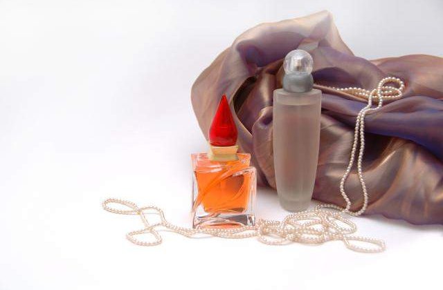 Un slum-dunk de nisa: Parfum de lux vs unul comercial