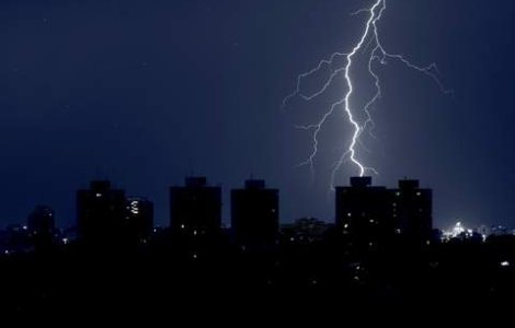 Un tanar din Oradea a murit lovit de trasnet in urma furtunii de ieri