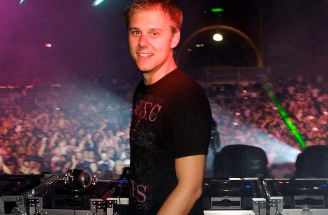 Armin van Buuren, desemnat cel mai bun DJ din lume