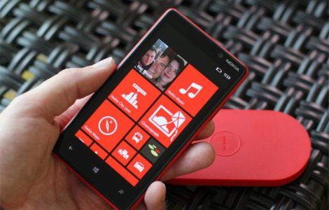 Nokia Lumia 920 va fi mai IEFTIN decat iPhone 5