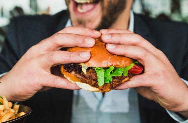 Studiu: Reducerea timpurie a nivelului de colesterol scade riscul aparitiei unei afectiuni cardiovasculare