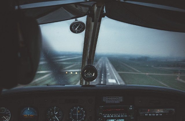 Flota aeriana a Romaniei este una dintre cele mai mici si mai imbatranite din UE