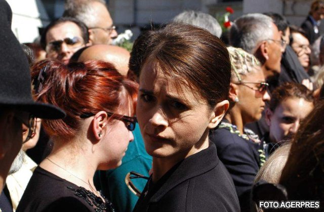 Mamica full-time. Madalina Manole si-a micsorat ratia de somn de cand a nascut