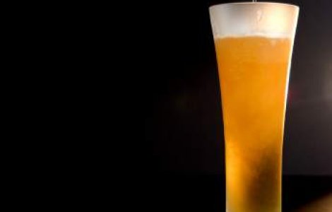 In Anglia, enoriasii sunt atrasi la biserici cu promisiunea ca vor primi bere gratis