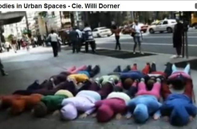 VIDEO: Willi Dorner aduce &#39;Corpurile in spatiul urban&#39;