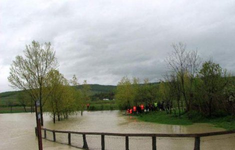 Cod portocaliu de inundatii pentru cinci judete din sud-vestul tarii