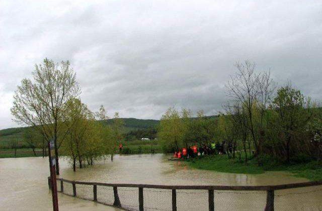 Cod portocaliu de inundatii pentru cinci judete din sud-vestul tarii