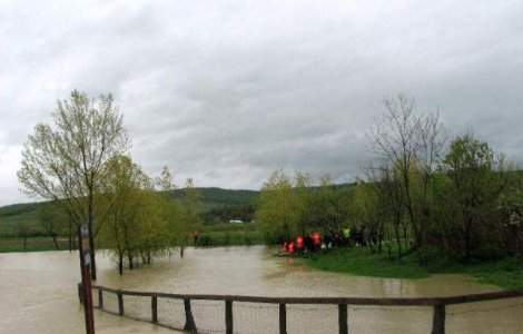 Cod portocaliu de inundatii pentru cinci judete din sud-vestul tarii