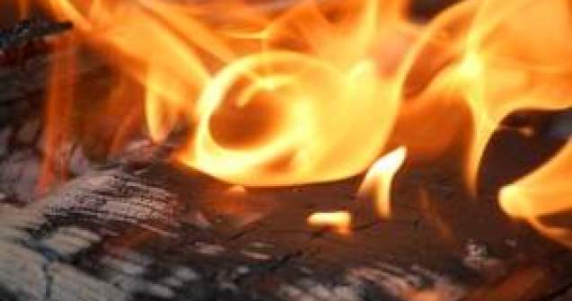 Explozie intr-un bloc din Targu Carbunesti. Doua persoane, ranite grav