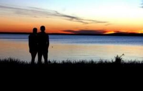 Varsta la care-ti pierzi virginitatea determina cat de fericite vor fi relatiile viitoare