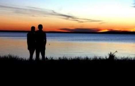 Varsta la care-ti pierzi virginitatea determina cat de fericite vor fi relatiile viitoare