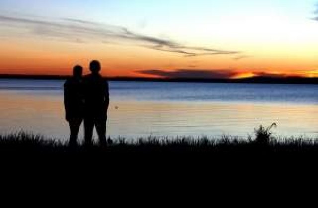 Varsta la care-ti pierzi virginitatea determina cat de fericite vor fi relatiile viitoare