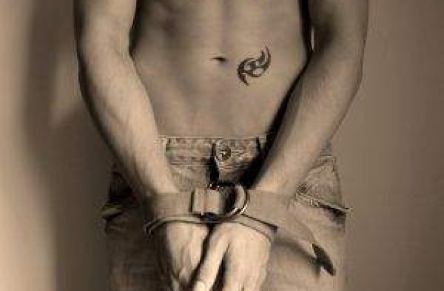 Constanta: O profesoara racola minori pentru pornografie infantila.